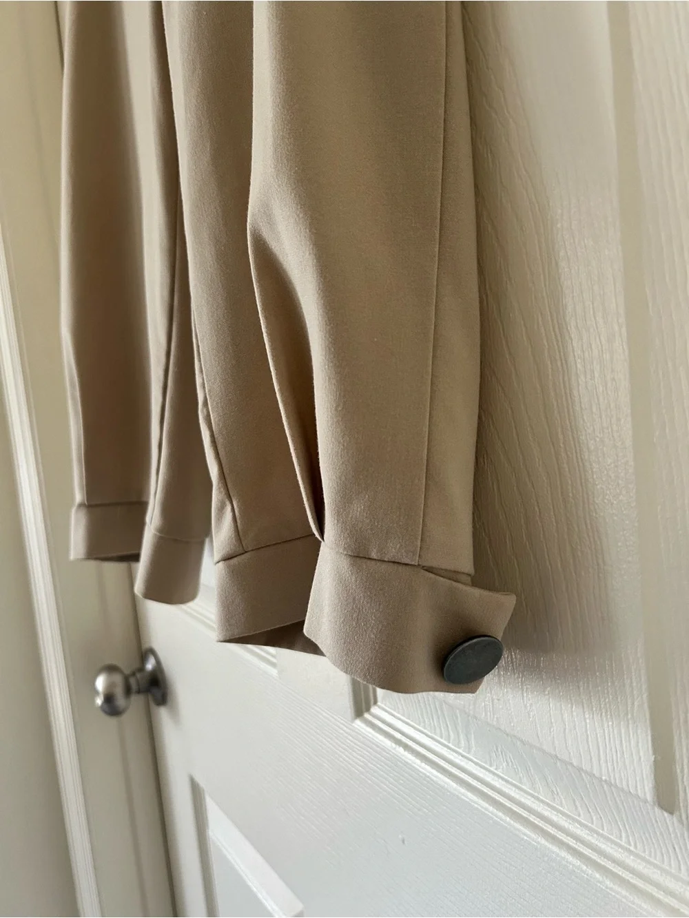 The Limited Stretch Khaki Tapered Pants - Women’s Size 6